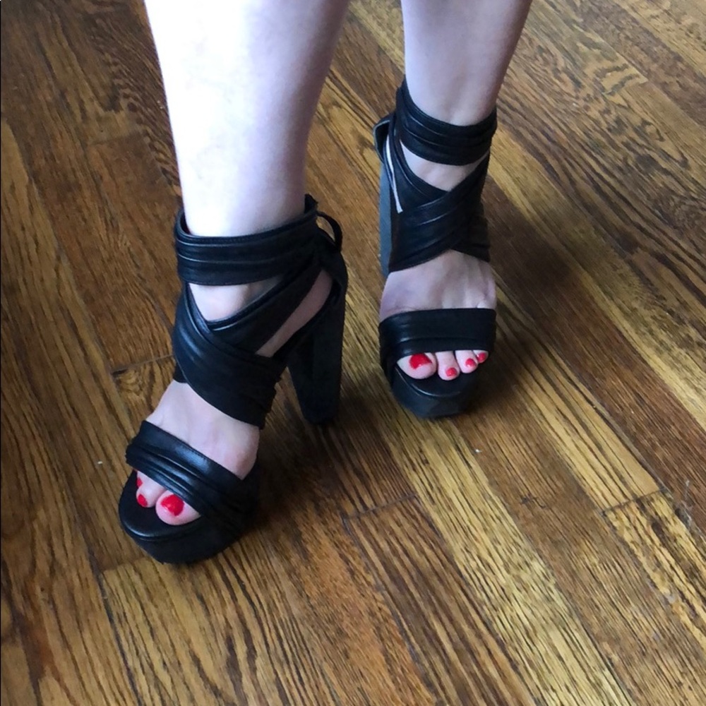 “Joe’s” high heels leather sandals